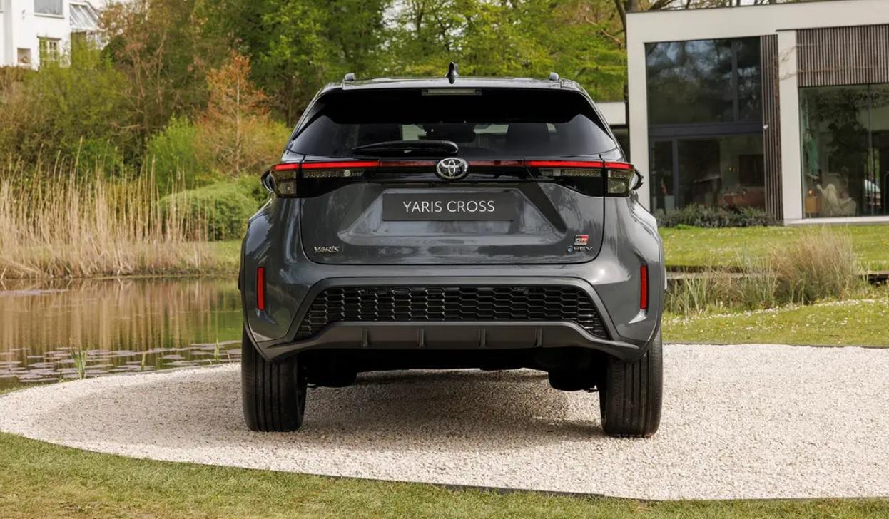 Toyota показа достъпен кросоувър за Европа с малък разход Снимки