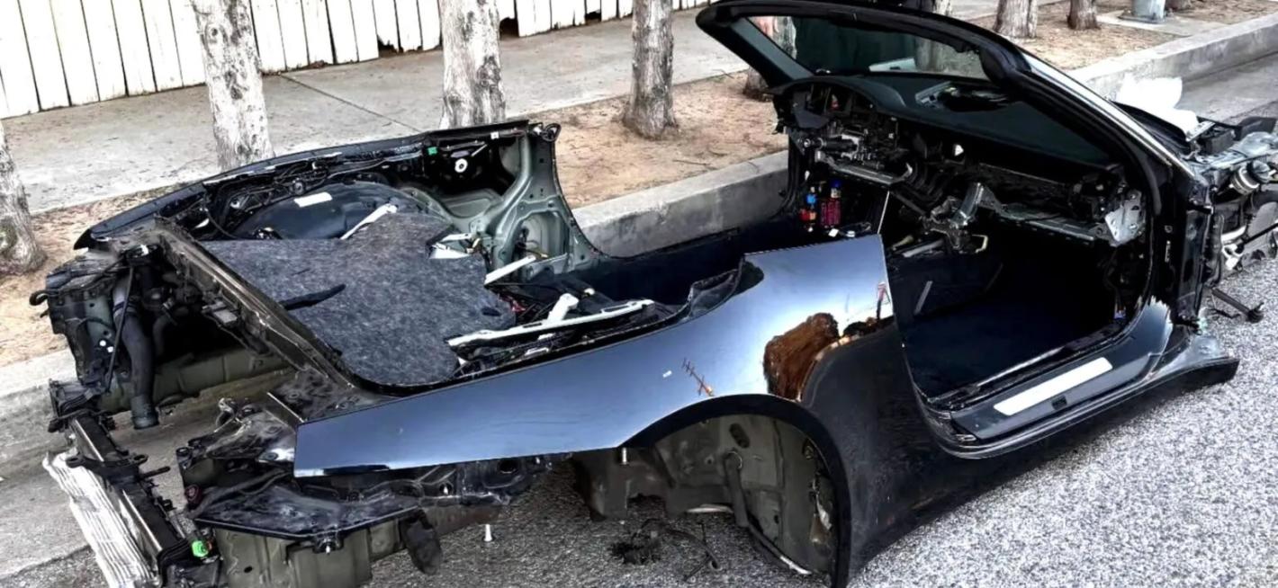 Крадци свалиха всяка ценна част от Porsche 911 с изключение на празното шаси