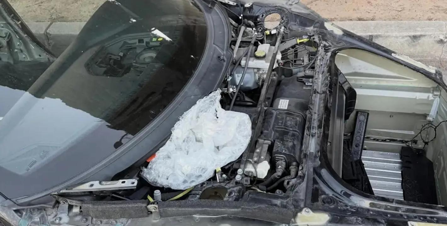 Крадци свалиха всяка ценна част от Porsche 911 с изключение на празното шаси
