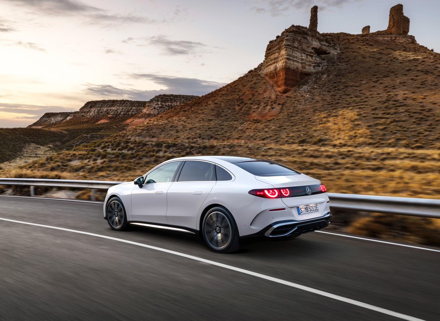 Радикални промени: Представиха новия Mercedes C-Class Снимки