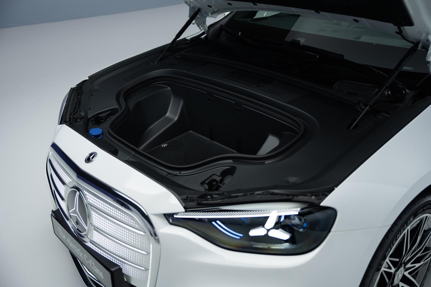 Радикални промени: Представиха новия Mercedes C-Class Снимки
