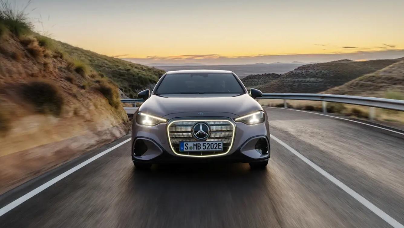 Радикални промени: Представиха новия Mercedes C-Class Снимки