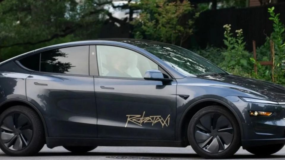 Безпилотните таксита на Tesla се объркват по маршрута и изкарват пътници при 60 км/ч