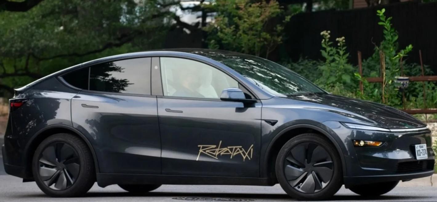 Безпилотните таксита на Tesla се объркват по маршрута и изкарват пътници при 60 км/ч