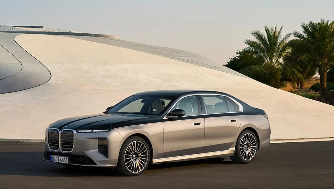 BMW представи новия BMW 7 Series: Седанът получава гигантски "ноздри"