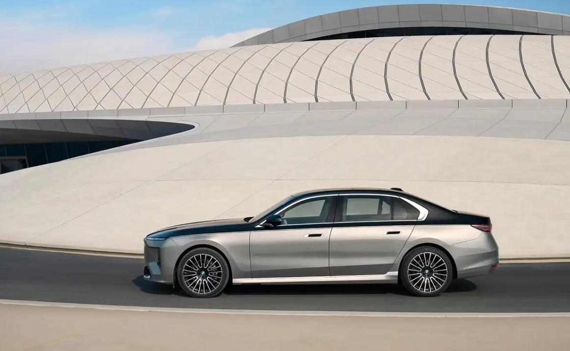 BMW представи новия BMW 7 Series: Седанът получава гигантски "ноздри"