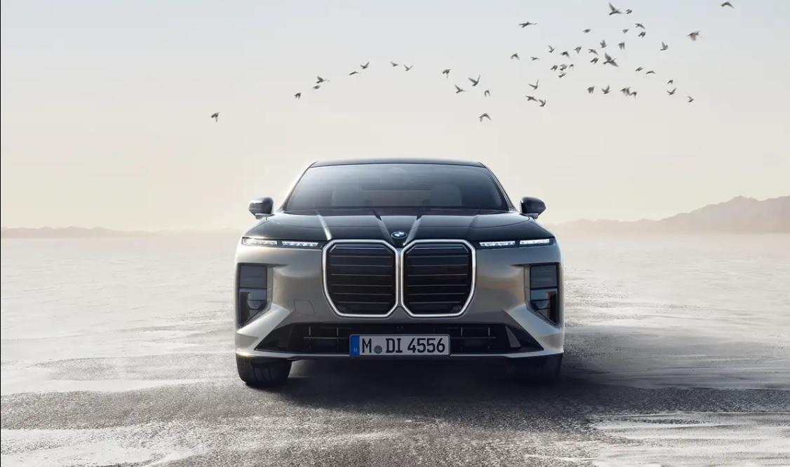 BMW представи новия BMW 7 Series: Седанът получава гигантски "ноздри"