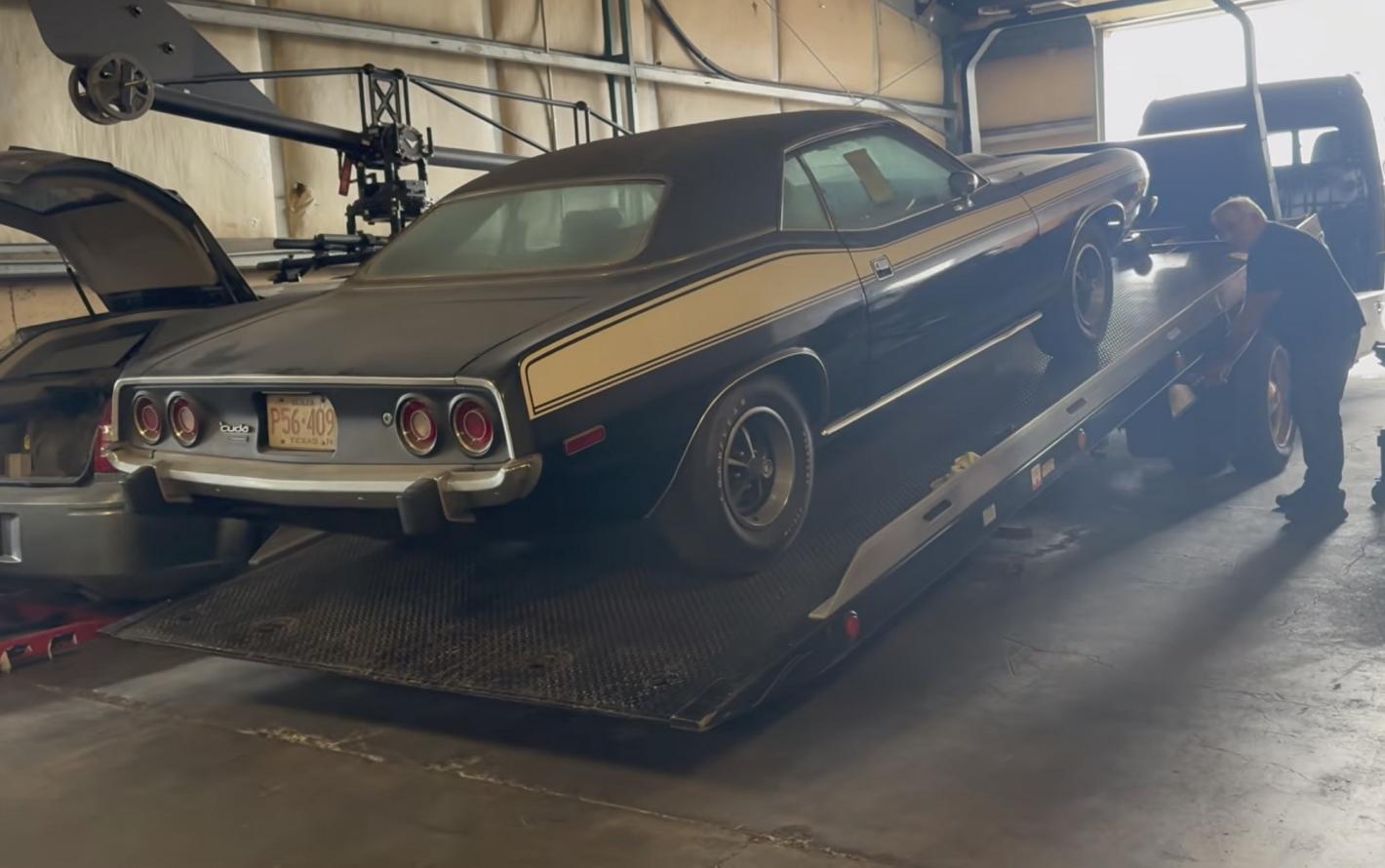 Намериха Plymouth Barracuda от 1974 г. с пробег от 100 км Снимки