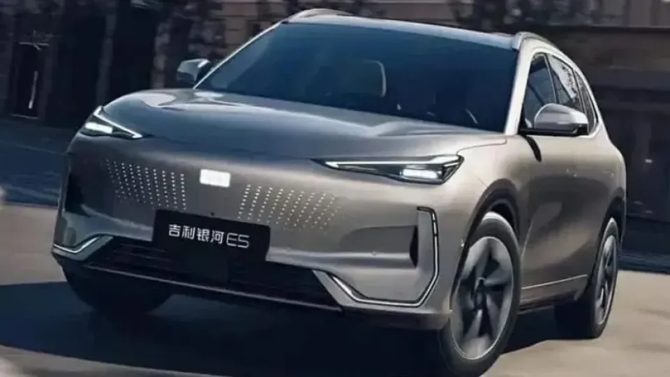 Китайска криза: Автомобилният пазар се срина с 20%