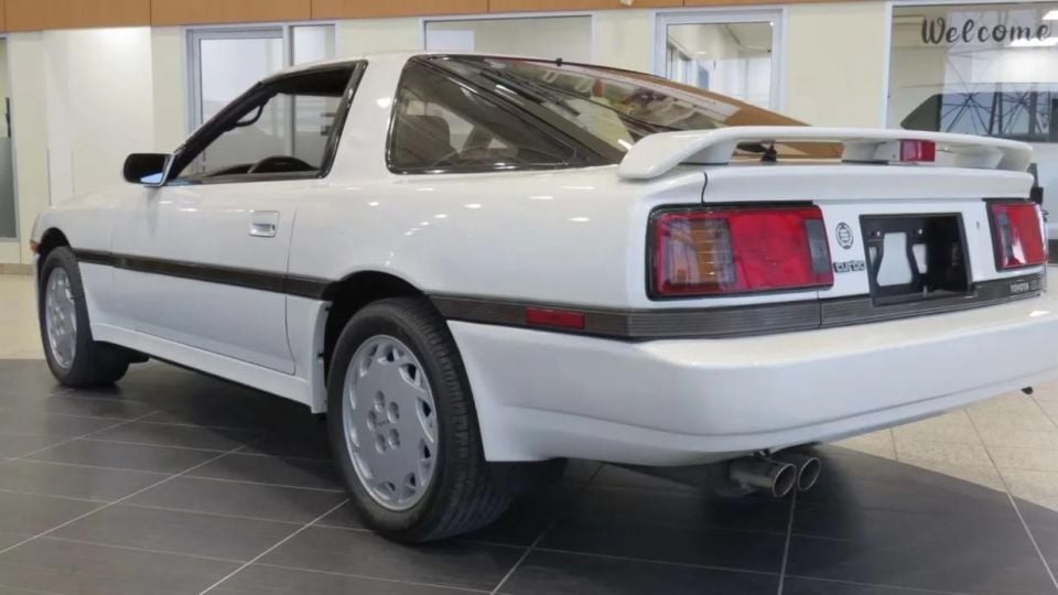 Капсула на времето от 80-те: Продава се Toyota Supra Turbo с малък пробег