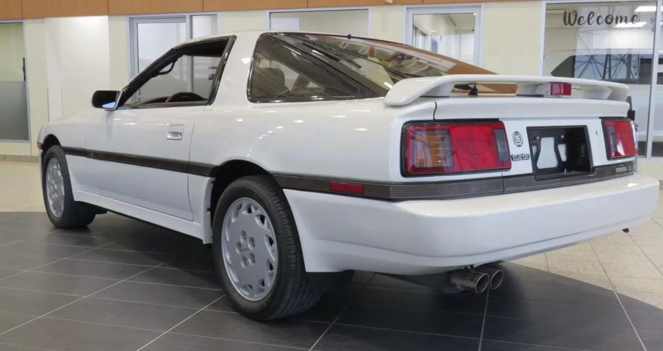 Капсула на времето от 80-те: Продава се Toyota Supra Turbo с малък пробег