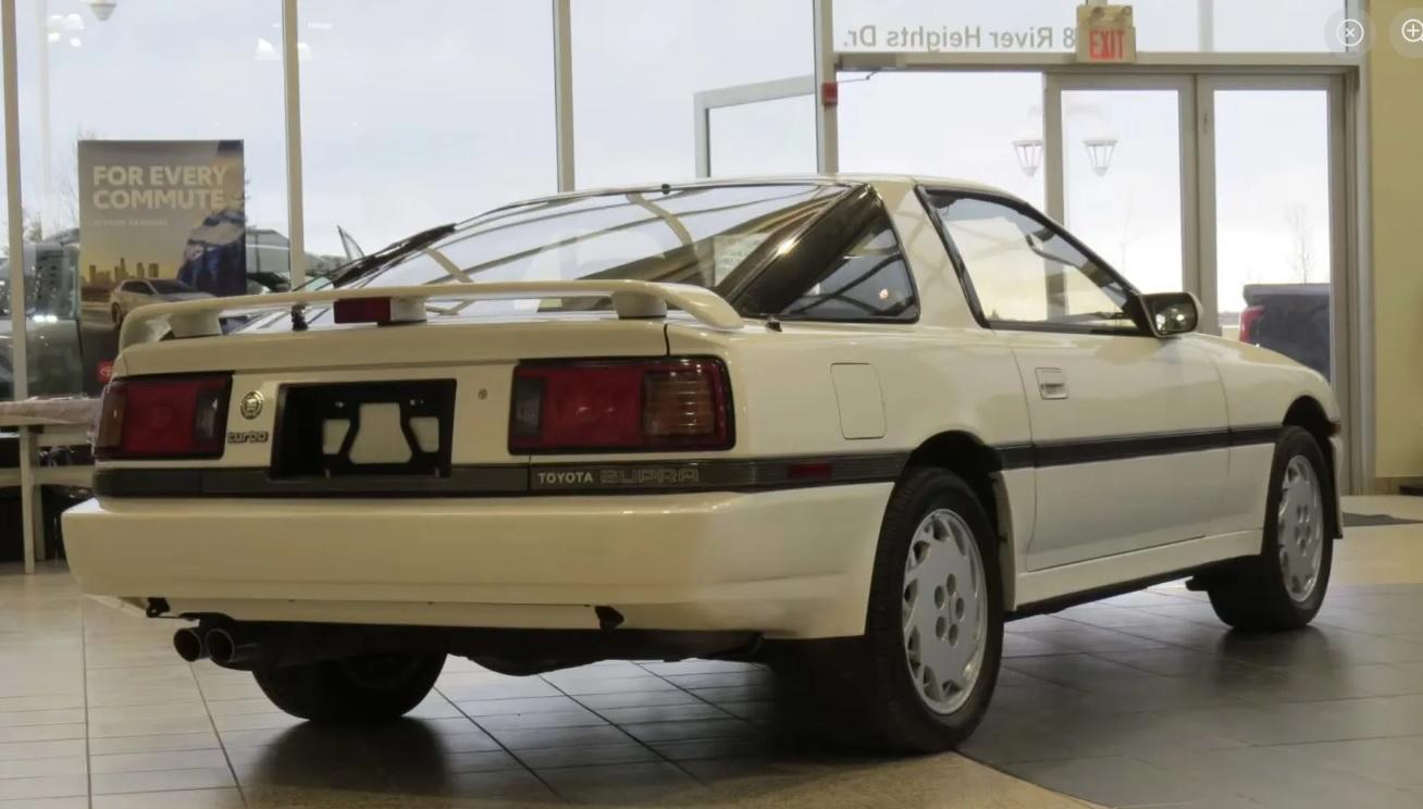Капсула на времето от 80-те: Продава се Toyota Supra Turbo с малък пробег