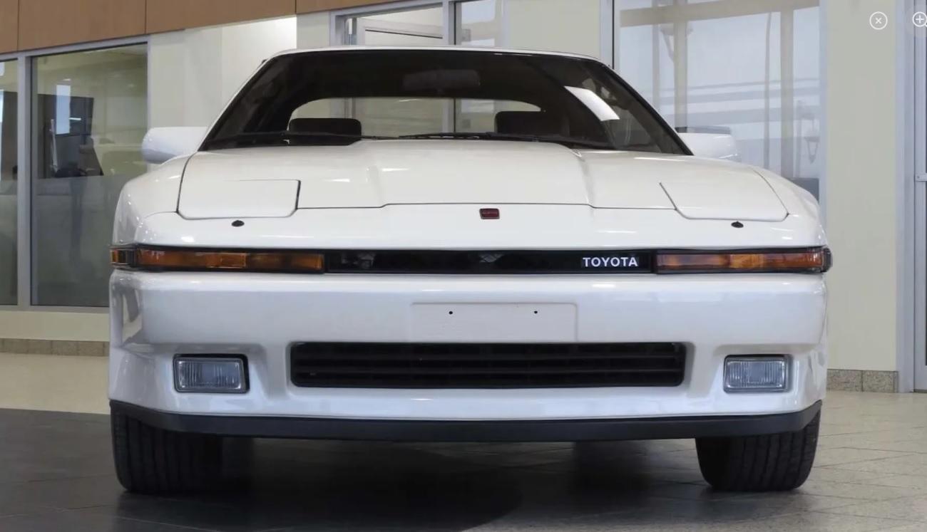 Капсула на времето от 80-те: Продава се Toyota Supra Turbo с малък пробег