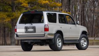 Гост от 90-те: Откриха 30-годишен всъдеход Toyota, като нов е