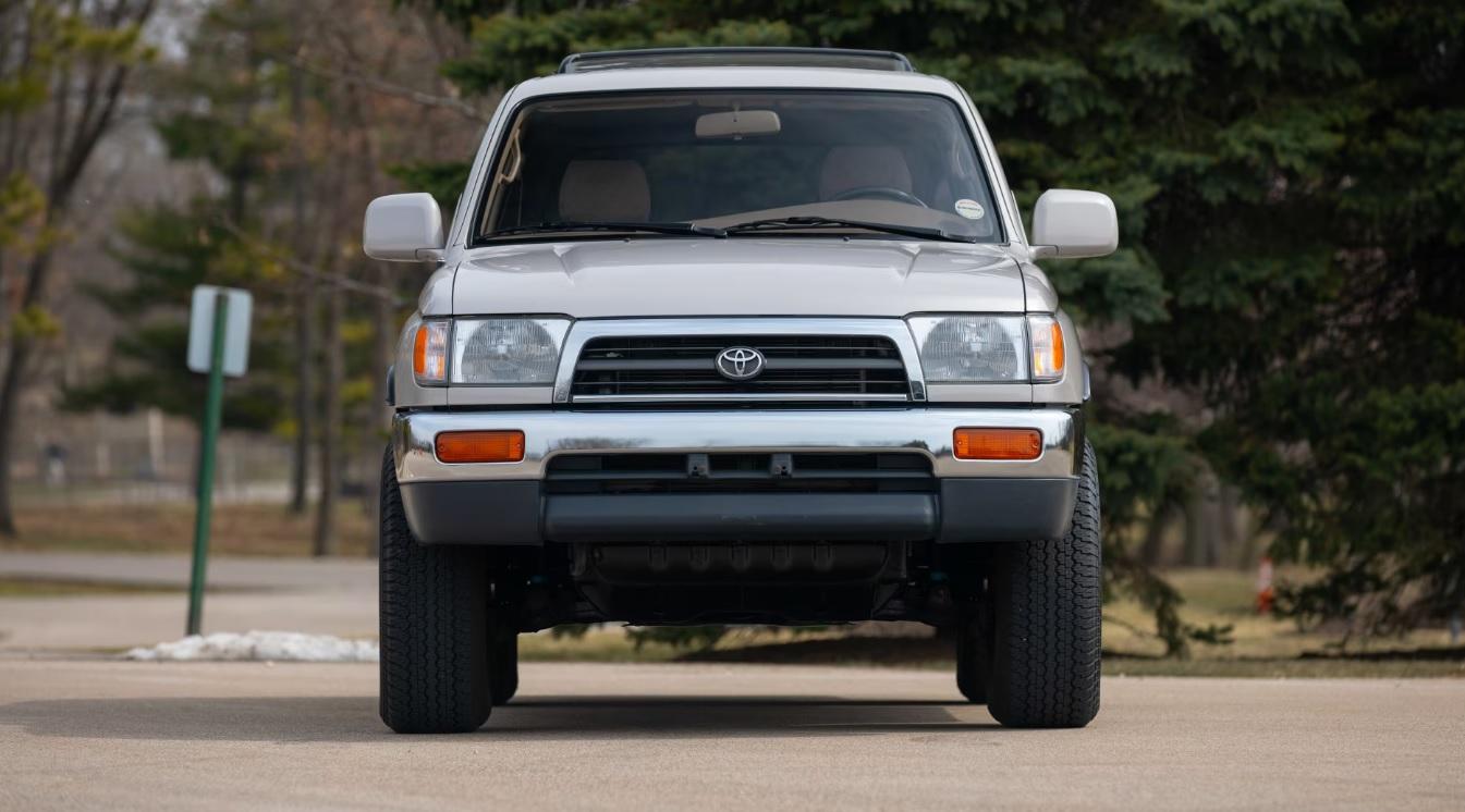 Гост от 90-те: Откриха 30-годишен всъдеход Toyota, като нов е