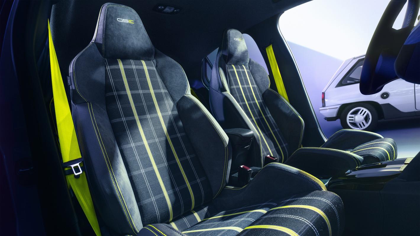 Малка ракета: Opel показа по-бърз конкурент на Mini Cooper Снимки