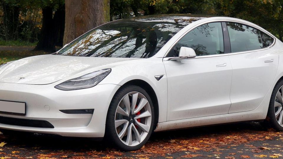 Tesla Model 3 е изминала 610 000 км, стана ясно как се представя батерията