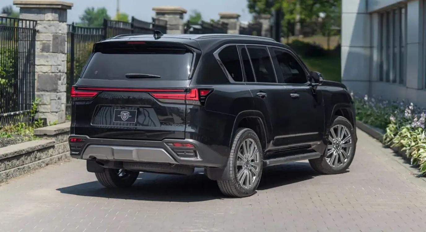 Какво представлява новият Lexus LX 700, който не се страхува от куршуми и гранати