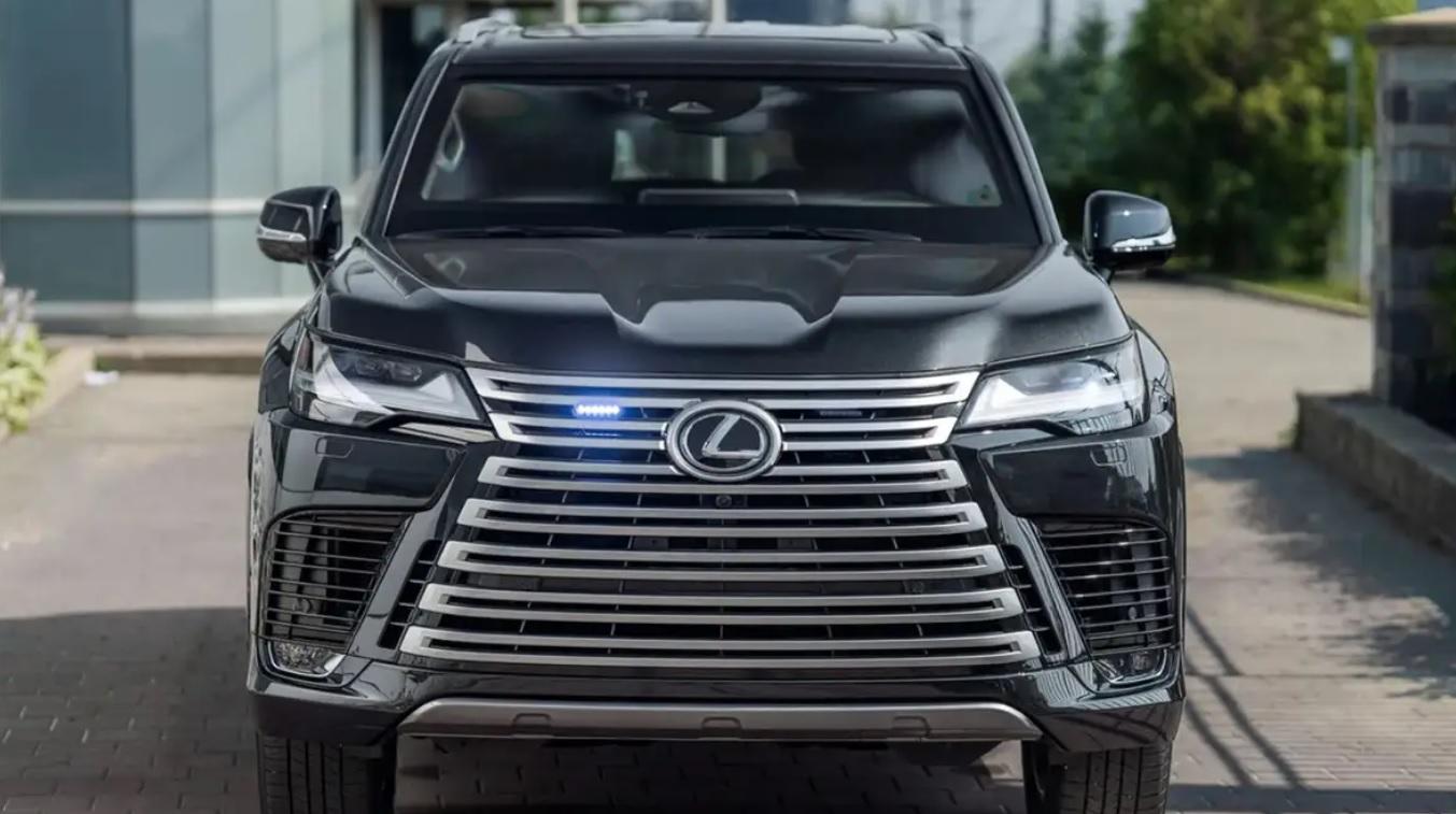 Какво представлява новият Lexus LX 700, който не се страхува от куршуми и гранати