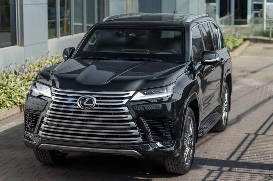 Какво представлява новият Lexus LX 700, който не се страхува от куршуми и гранати