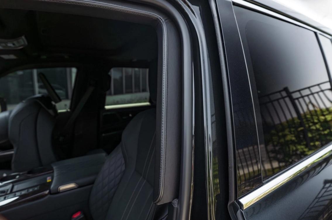 Какво представлява новият Lexus LX 700, който не се страхува от куршуми и гранати