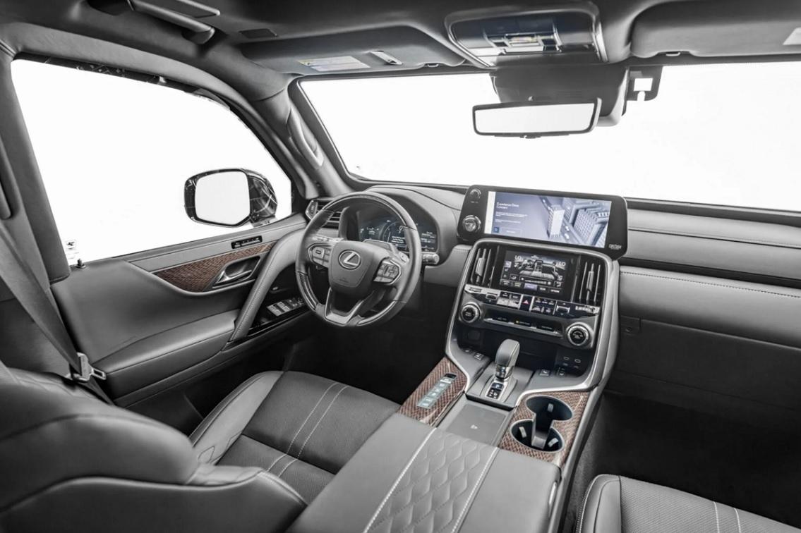 Какво представлява новият Lexus LX 700, който не се страхува от куршуми и гранати