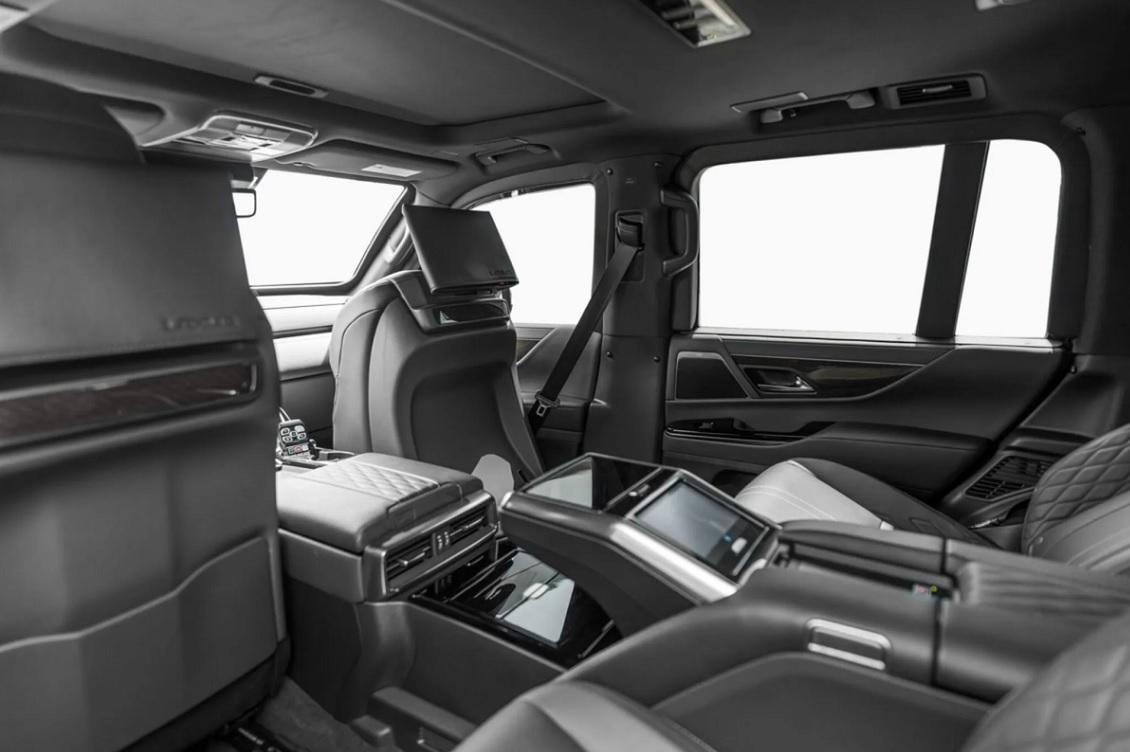Какво представлява новият Lexus LX 700, който не се страхува от куршуми и гранати