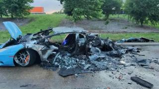 Много скъпа катастрофа: Сблъскаха се 2 суперавтомобила Lamborghini