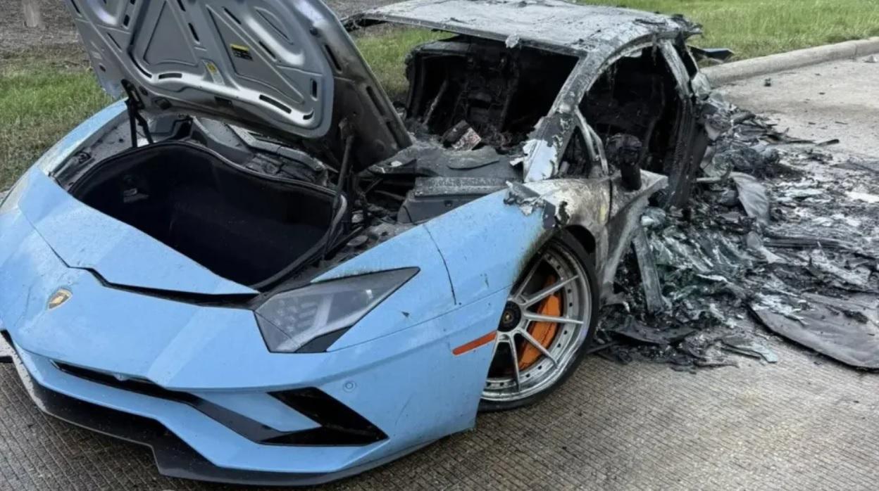 Много скъпа катастрофа: Сблъскаха се 2 суперавтомобила Lamborghini