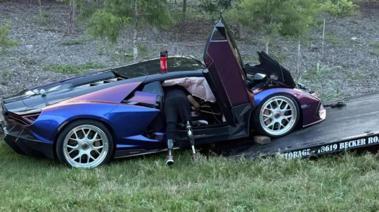 Много скъпа катастрофа: Сблъскаха се 2 суперавтомобила Lamborghini