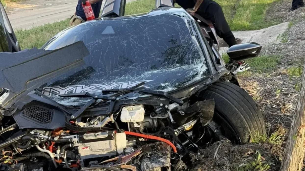 Много скъпа катастрофа: Сблъскаха се 2 суперавтомобила Lamborghini