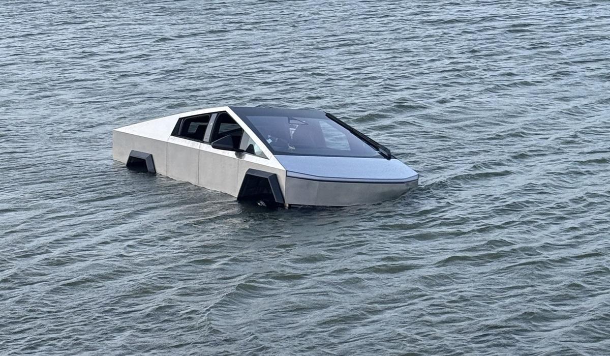 Мъж реши да пробва как Tesla Cybertruck плава по вода