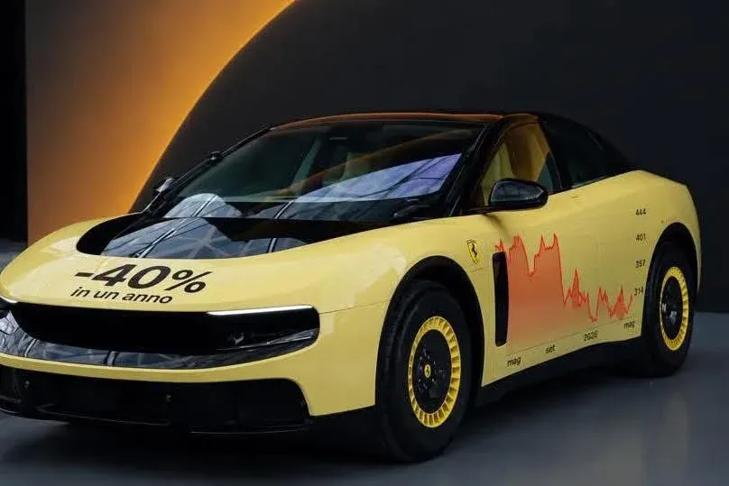 Всички не харесват Ferrari Luce: Мемета взривиха мрежата