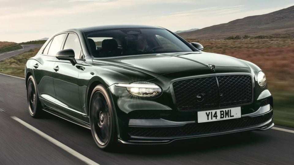 Свеж дизайн и 780 конски сили: Представиха новия флагман на Bentley