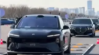 Китайски автомобил засрами BMW и Audi на път с дупки