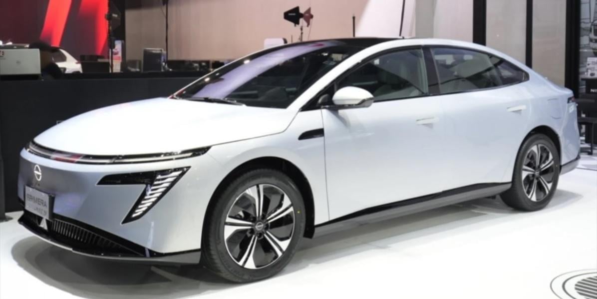 Nissan възроди достъпен семеен модел от 90-те години Снимки