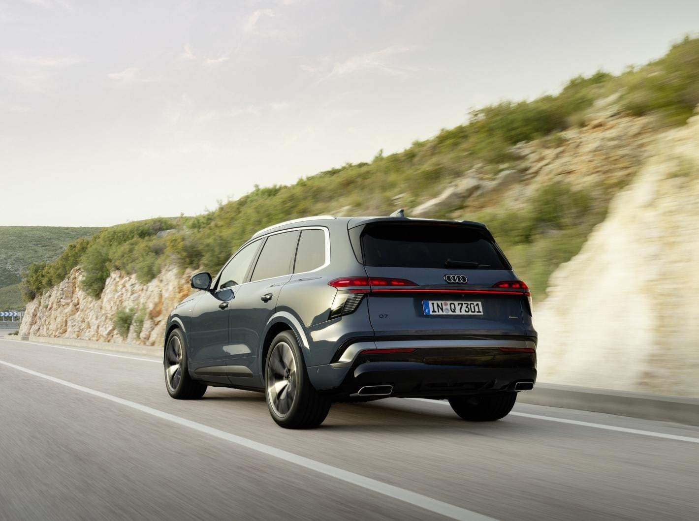 Солиден и мощен: Представиха новия дългоочакван Audi Q7 Снимки