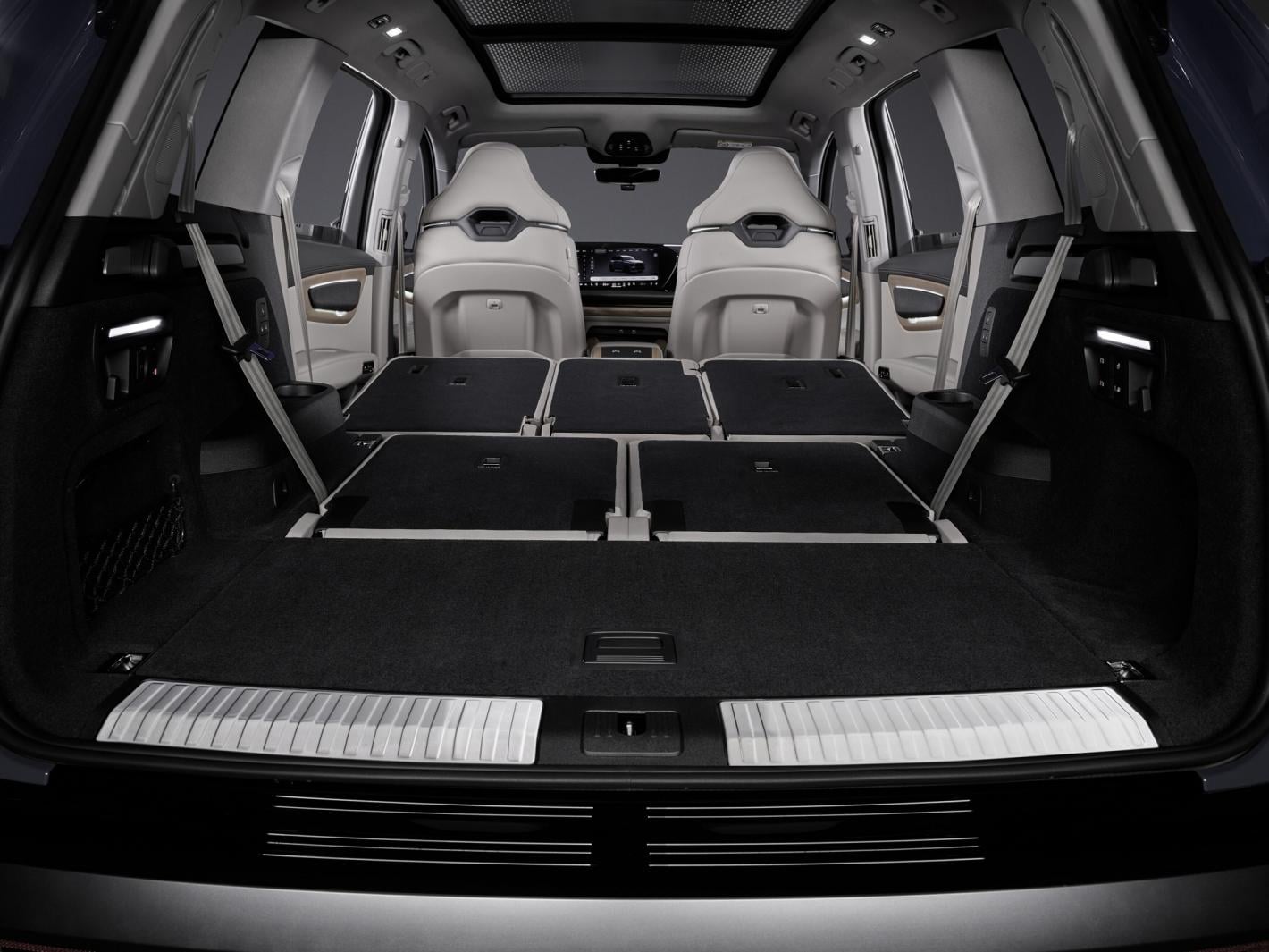 Солиден и мощен: Представиха новия дългоочакван Audi Q7 Снимки