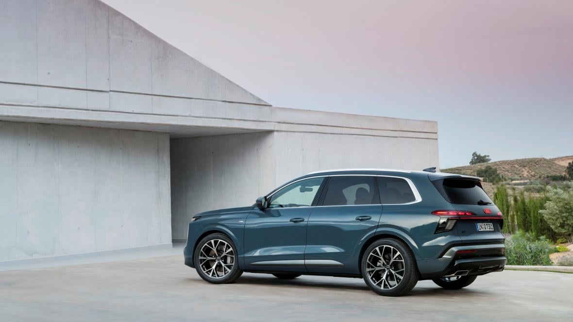 Солиден и мощен: Представиха новия дългоочакван Audi Q7 Снимки
