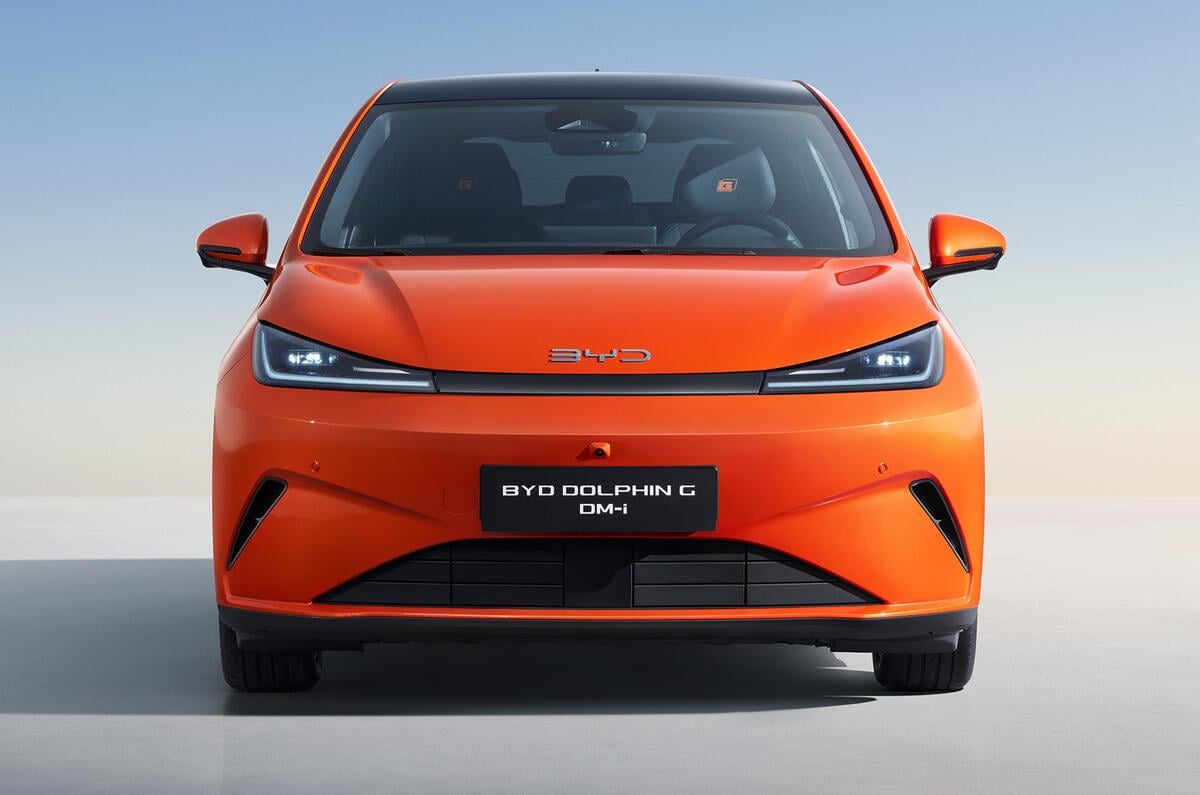 Над 1000 км пробег и компактни размери: BYD представи първия си модел за Европа