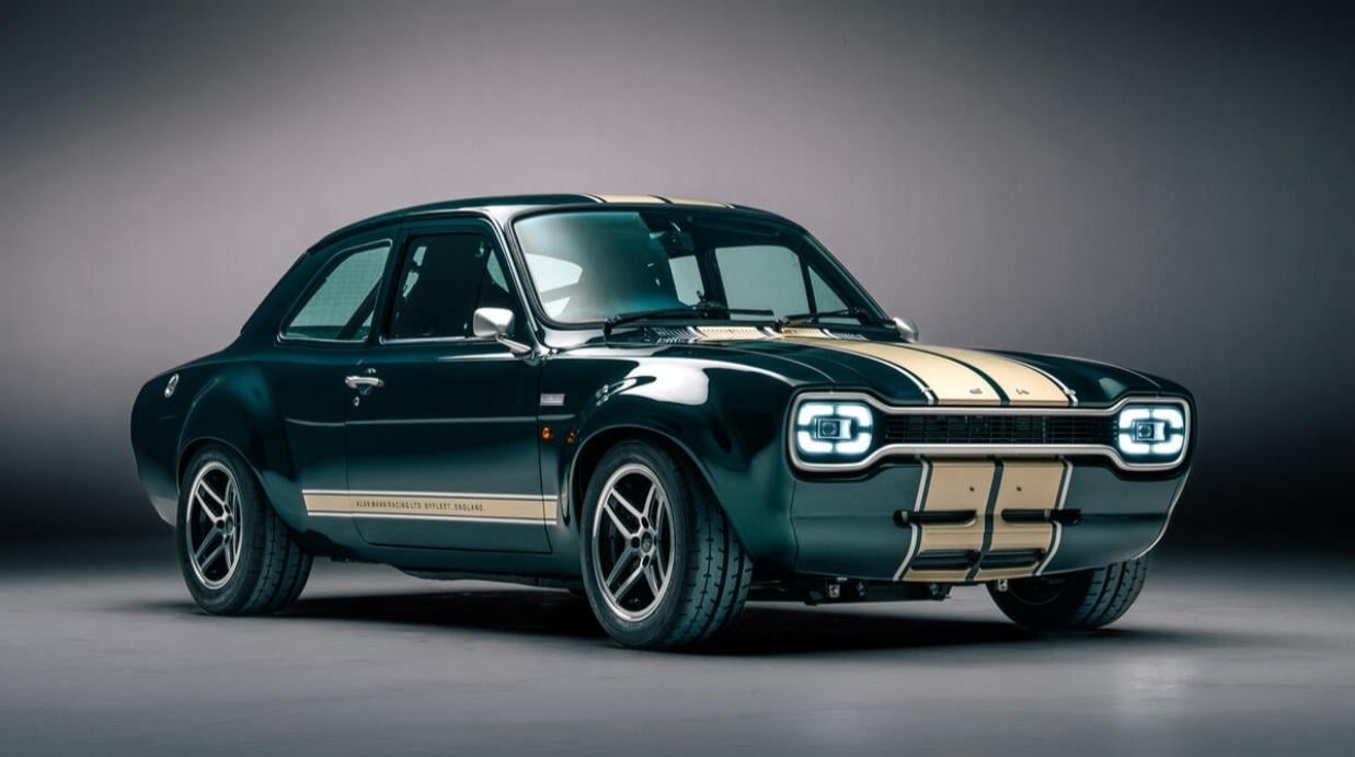 Възродена легенда: Ford Escort се завръща в производство Снимки