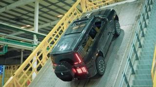 Китайски SUV преминава през „невъзможно“ трасе с препятствия
