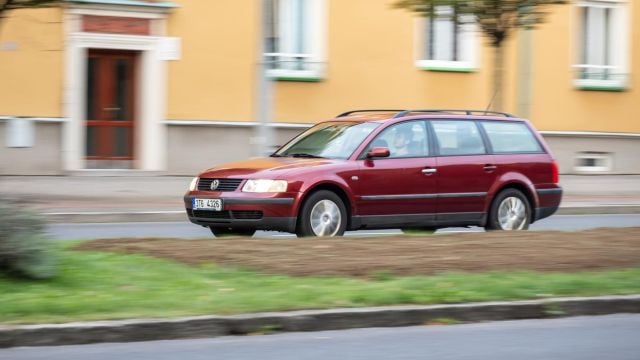 28-годишен Passat доказа защо е жива легенда: Измина 2400 км с един резервоар