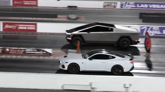 Ford Mustang предизвиква Tesla Cybertruck на състезание, разликата е огромна