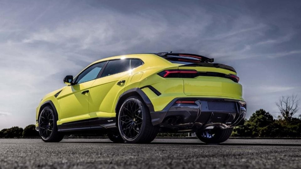 Lamborghini представи най-бързия кросоувър в света Снимки