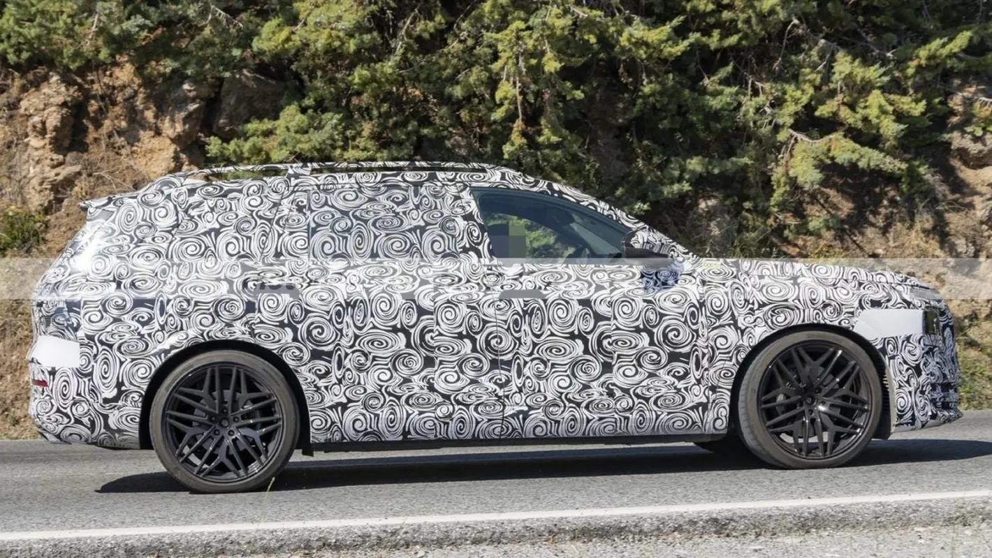Audi подготвя конкурент за най-големия кросоувър Mercedes-Maybach