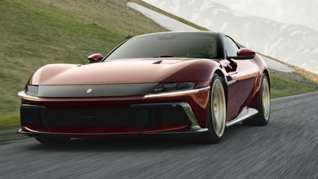 Новият суперавтомобил на Ferrari получи иновативна скоростна кутия