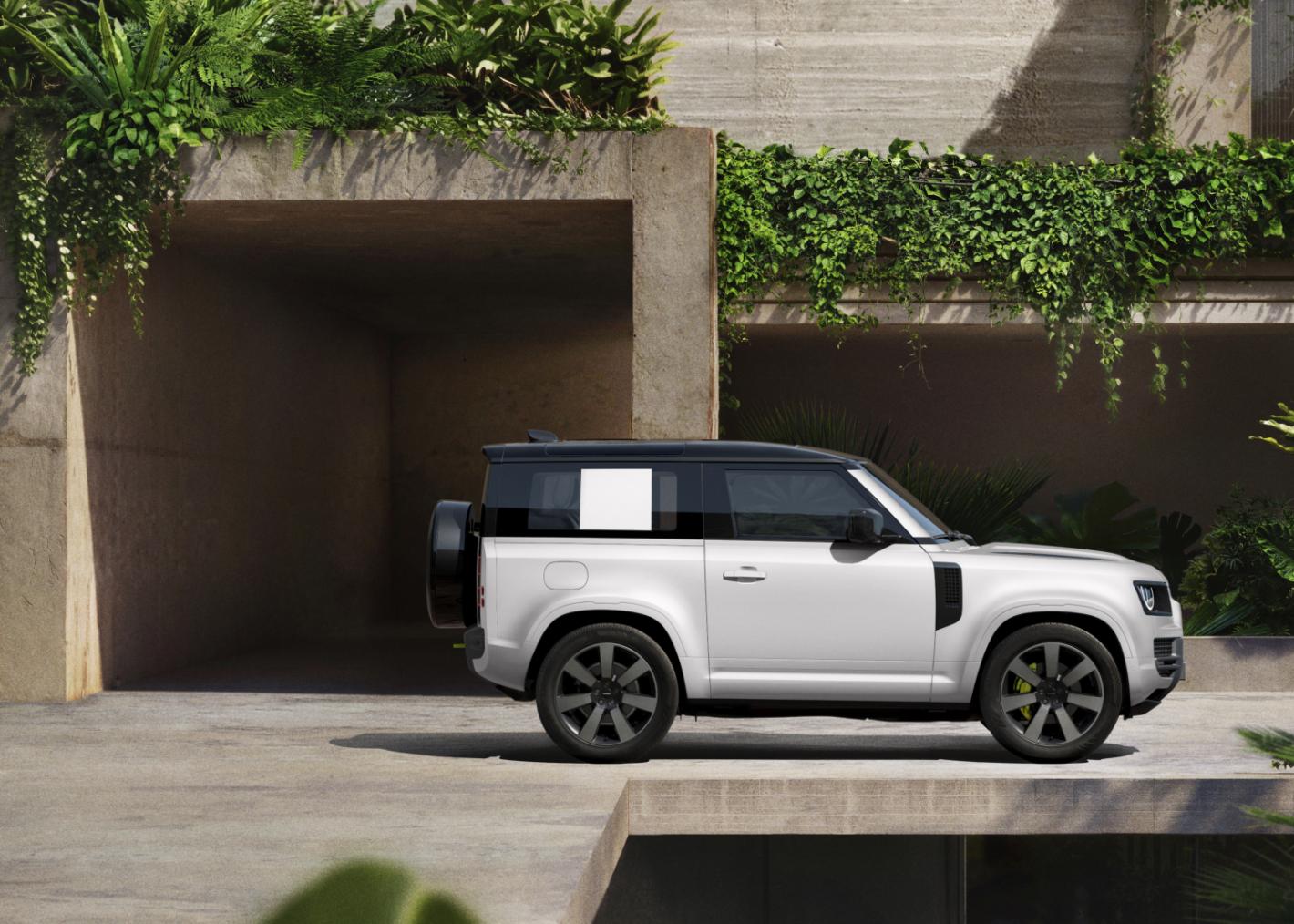 Land Rover представи новия Defender: как се е променил култовият всъдеход