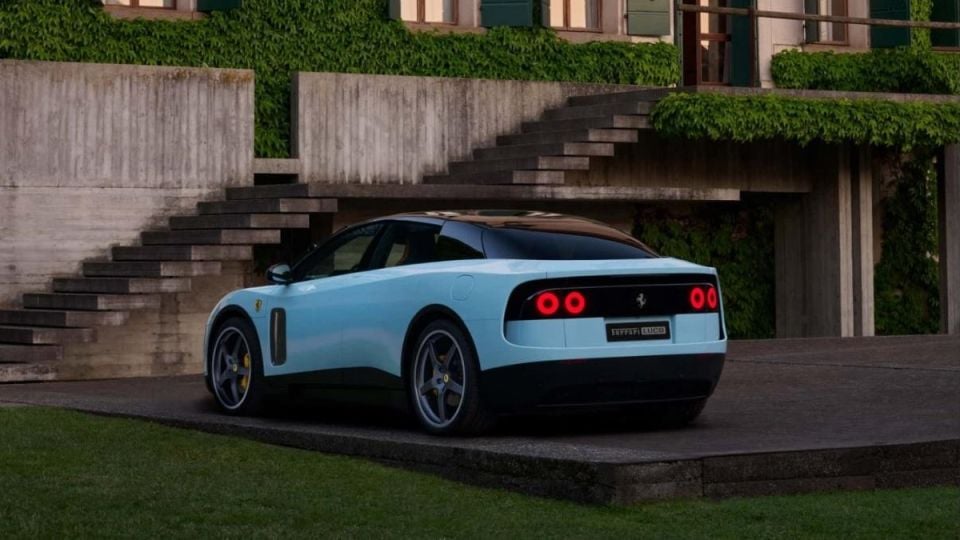 Шеф от Ferrari коментира острите критики към новия електрически Luce