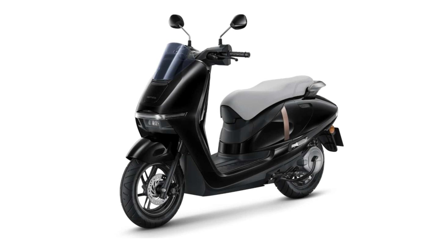 Honda пуска на пазара достъпен електрически скутер на цена като за лаптоп